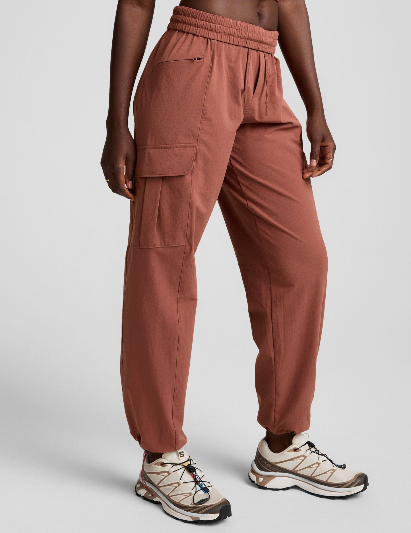 Beyond Yoga Women's Peak Cargo Pants - Opulent Auburn
