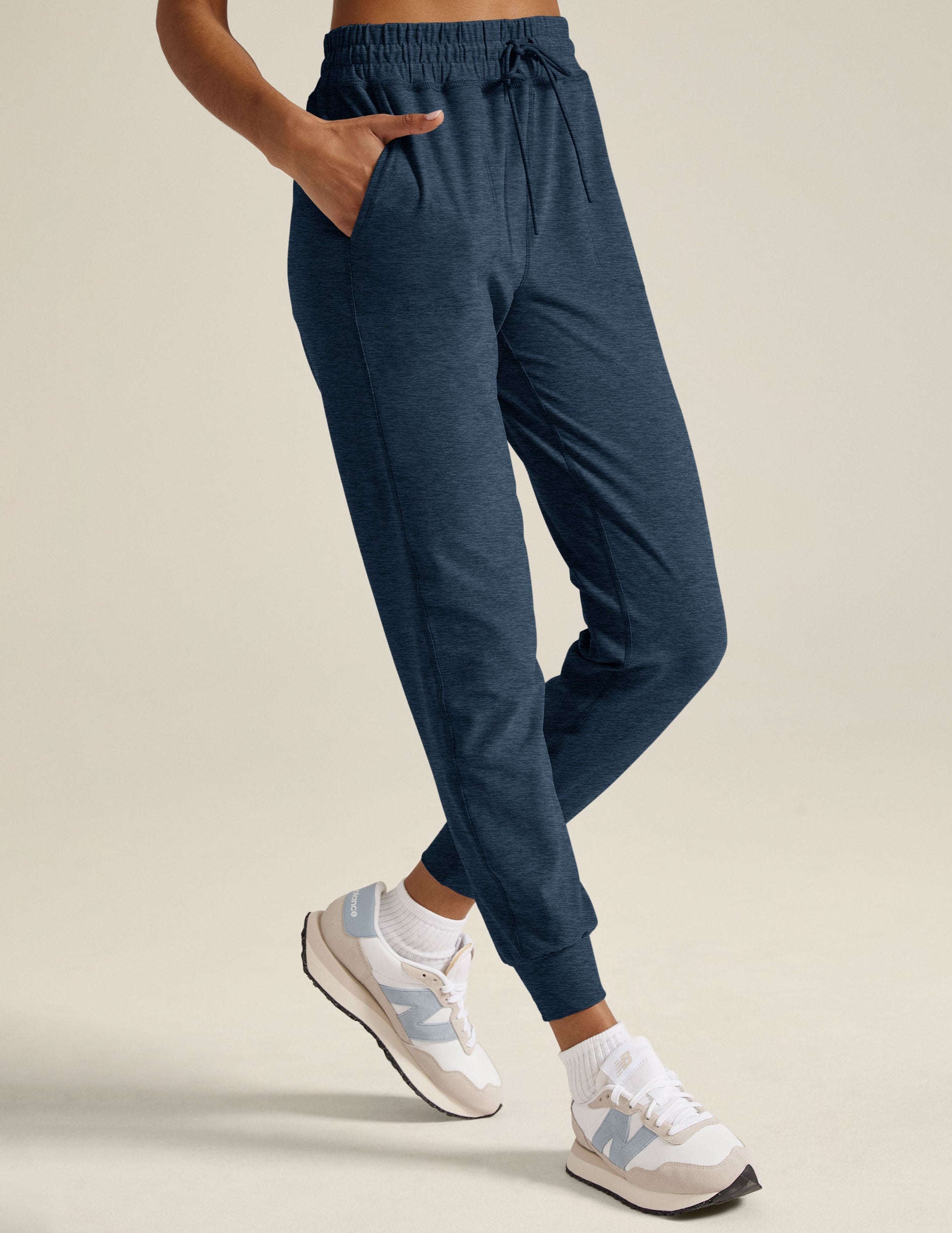 Beyond Yoga Women's Slim Fit Spacedye Jogger - Nocturnal Navy