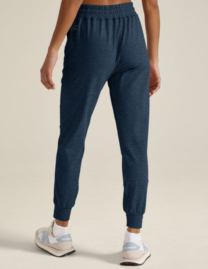 Beyond Yoga Women's Slim Fit Spacedye Jogger - Nocturnal Navy