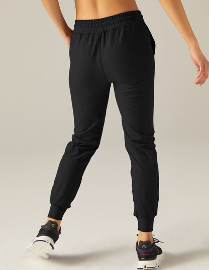 Beyond Yoga Slim Fit Spacedye Midi Jogger Pants - Black
