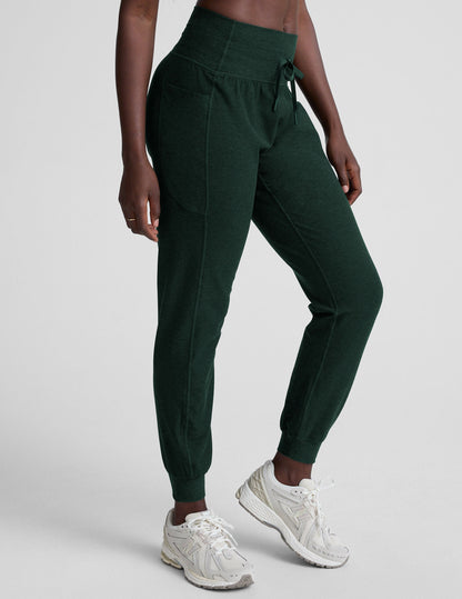 Beyond Yoga Women's High Waisted Pocket Spacedye Jogger - Green