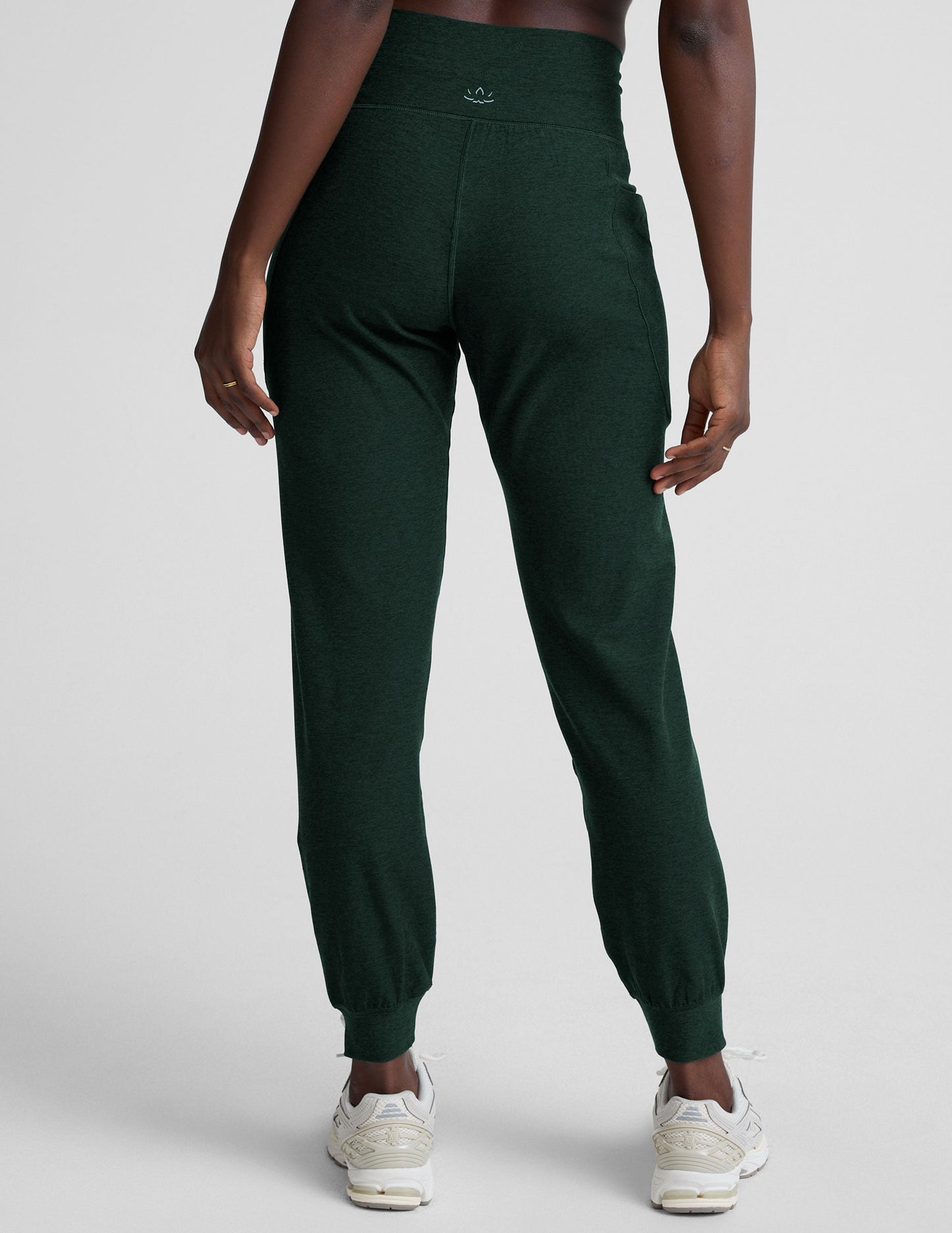 Beyond Yoga Women's High Waisted Pocket Spacedye Jogger - Green