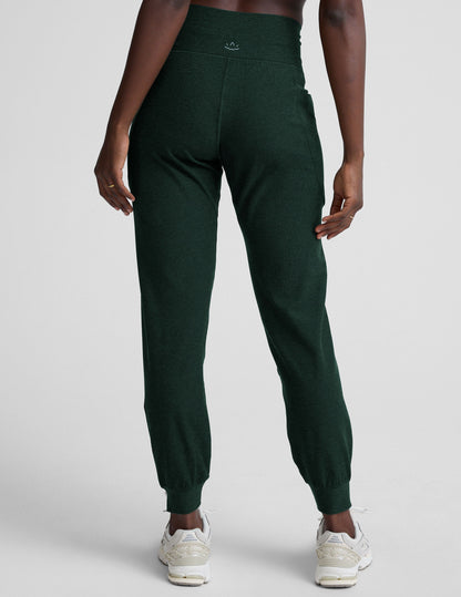 Beyond Yoga Women's High Waisted Pocket Spacedye Jogger - Green