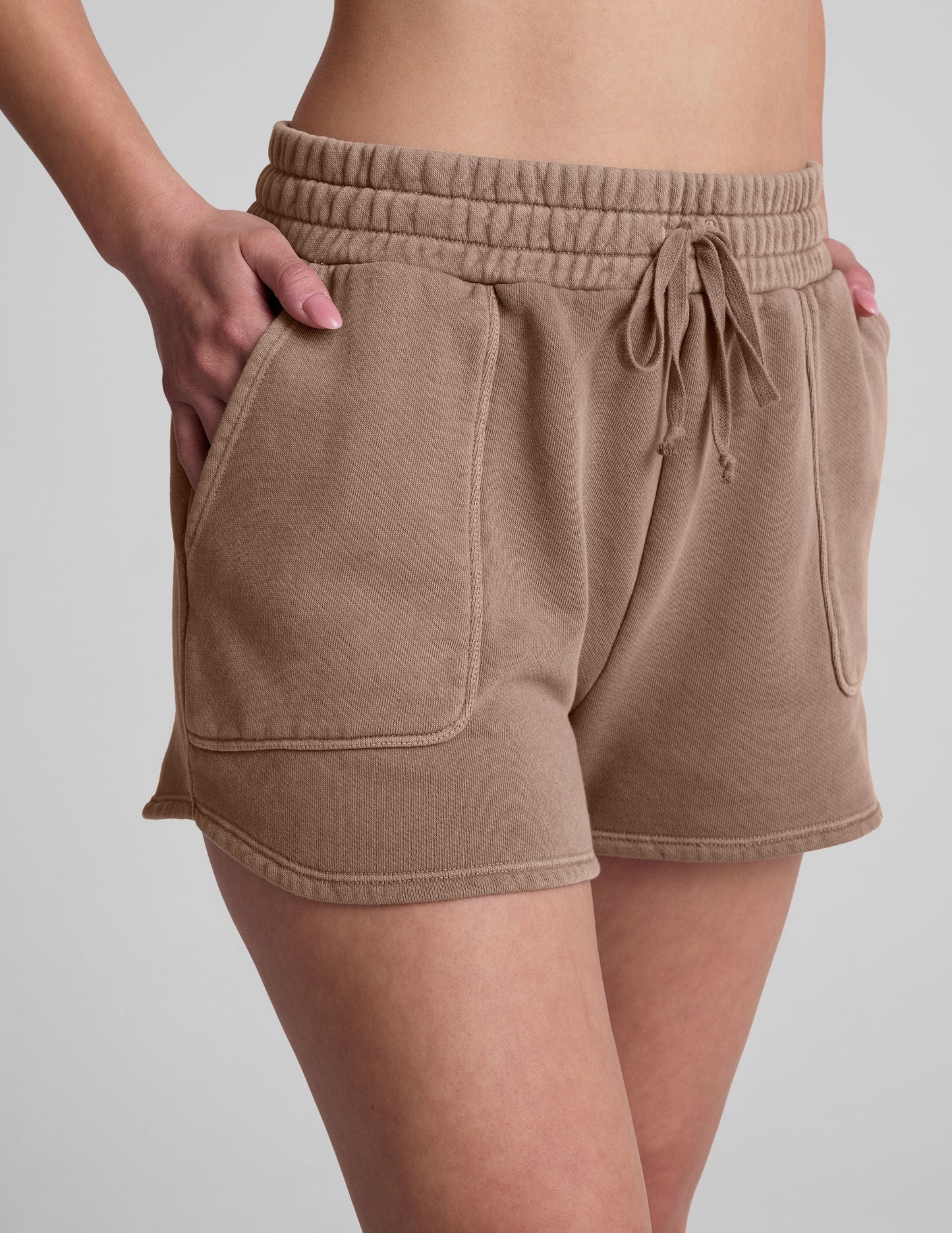 Beyond Yoga Relaxed Drawstring Cali Shorts - Washed Desert Sand