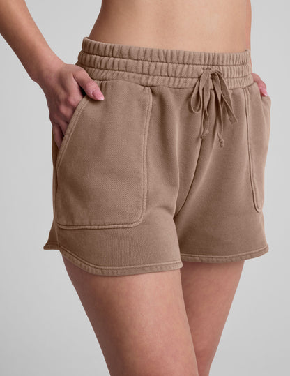 Beyond Yoga Relaxed Drawstring Cali Shorts - Washed Desert Sand