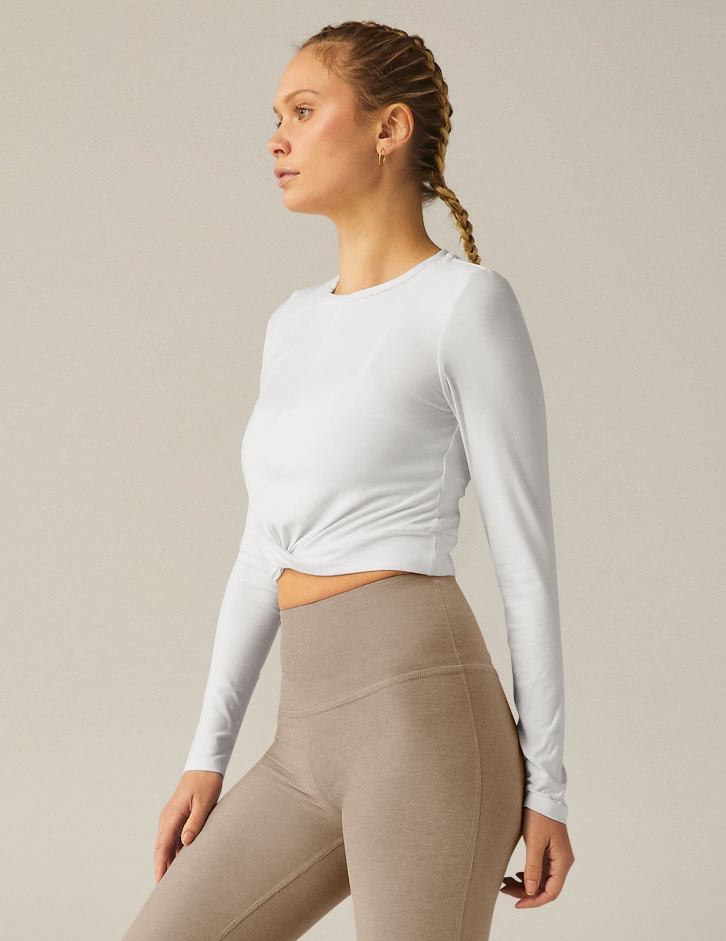 Beyond Yoga Featherweight Center Stage Cropped Long Sleeve Pullover