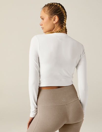 Beyond Yoga Featherweight Center Stage Cropped Long Sleeve Pullover