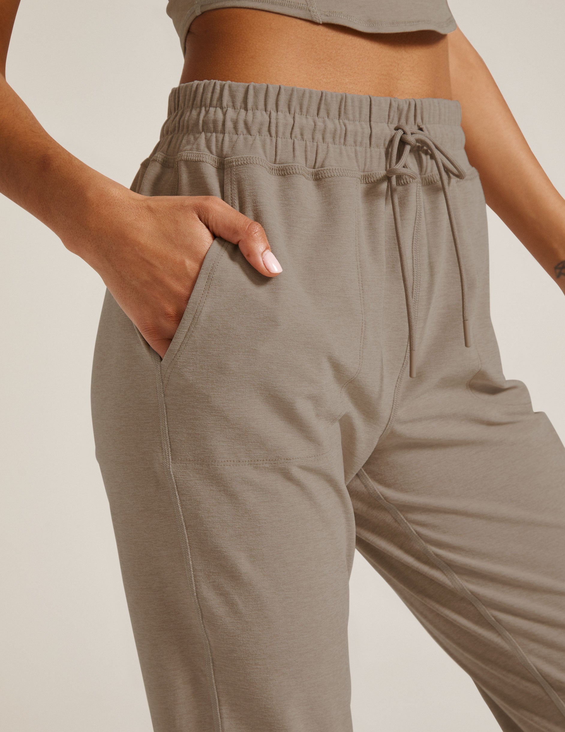 Beyond Yoga Women's Commuter Spacedye Jogger - Birch Heather