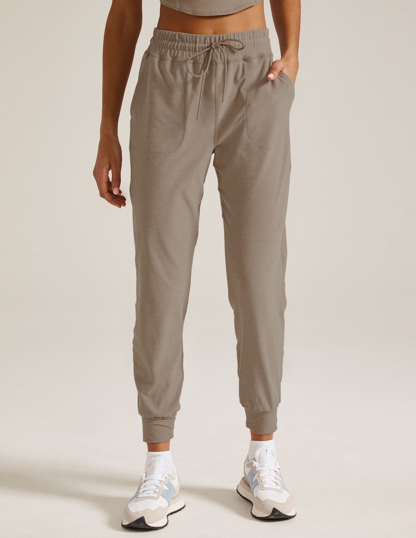 Beyond Yoga Women's Commuter Spacedye Jogger - Birch Heather