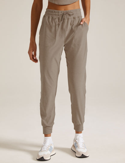 Beyond Yoga Women's Commuter Spacedye Jogger - Birch Heather