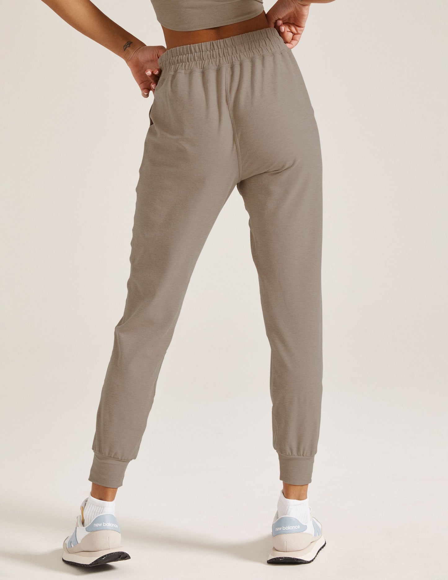 Beyond Yoga Women's Commuter Spacedye Jogger - Birch Heather