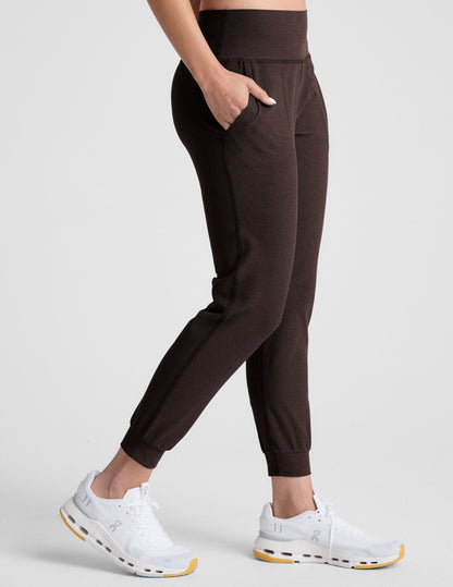 Beyond Yoga Slim Fit Midi Spacedye Jogger - Dark Chocolate Heather