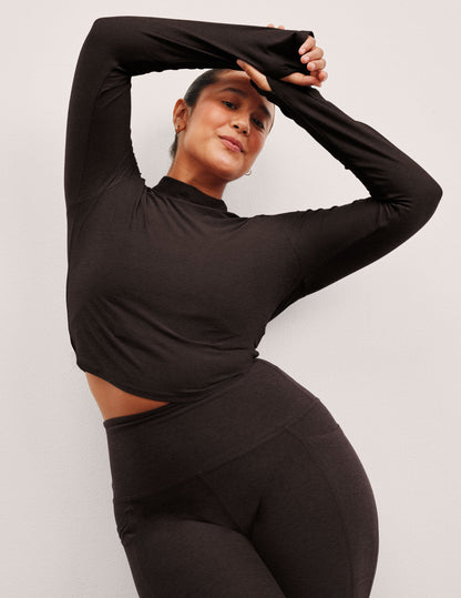 Beyond Yoga Featherweight Moving On Cropped Pullover